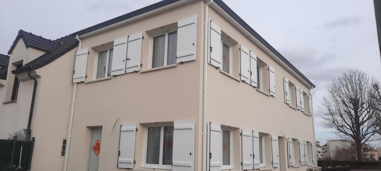 Studio Parking Gratuit Sur Place Claye Souilly Kültér fotó